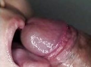 Close up view of babe getting cock in her mouth - Amateur