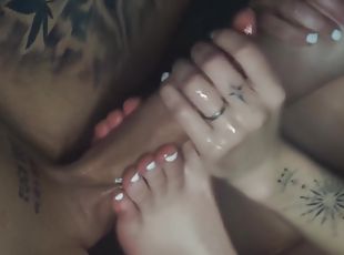 amateur, ejaculation-sur-le-corps, allemand, branlette, couple, pieds, point-de-vue, parfait, fétiche, branlette-avec-les-pieds