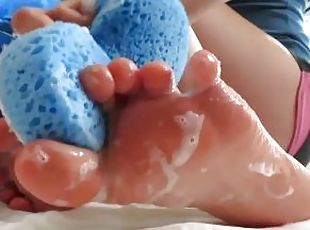 Washing feet - small petite foot fetish padrona italiana mistress w...