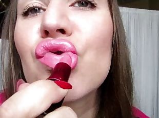 Darias beautiful puckered lips