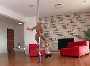 Tattooed brunette Bonnie Rotten toys her holes and gets her ass dri...
