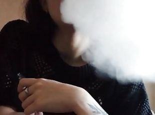 russisk, amatør, tenåring, alene, røyking, brunette, tattoo