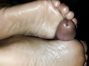 Thick ass ebony soft soles cumshot