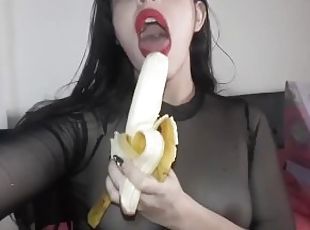 I am so horny that I swallow and suck on a delicious banana, I woul...