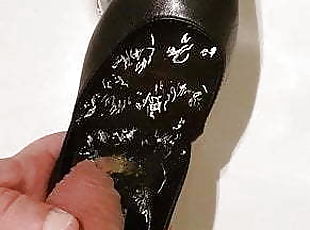 Pissed slut's shoe