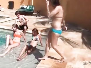 in-afara, pasarica, scolarita, amatori, adolescenta, hardcore, colegiu, piscina, bikini