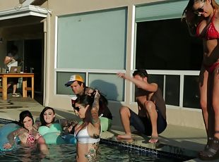 na-rua, festa, hardcore, casal, piscina, biquini, realidade