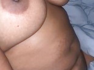 gros-nichons, masturbation, orgasme, ébène, jouet, arabe, black, seins, solo, tatouage