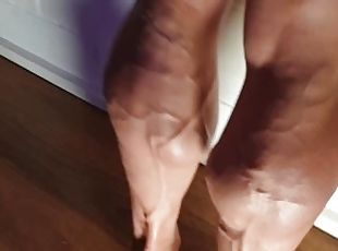 Big ripped FBB legs struting around flexing and viens popping INSAN...