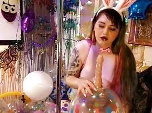 HD LOONER Fuck Bunny plays with her big balloons! +100 Balloons B2P...