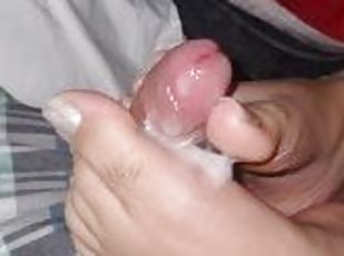 amateur, ejaculation-sur-le-corps, branlette, pieds, première-fois, fétiche, branlette-avec-les-pieds