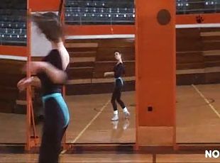 Sensual Meredith Salenger Dancing In a Super Tight Outfit