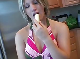 amatör, avsugning, tonåring, flickvän, blond, söt, fetisch, bikini, banan, retande