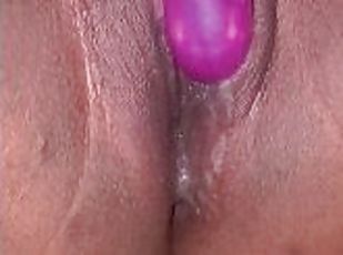 röv, storatuttar, masturbation, pissande, fitta-pussy, kvinnligt-sprut, amatör, mörkhyad, leksak, bbw