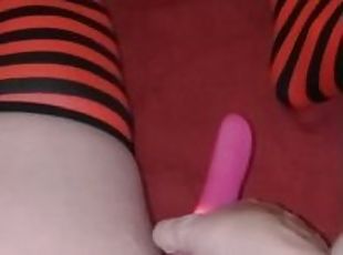 Thick teen massaging wet pussy and clit with vibrator until she squ...
