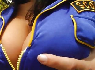 tettone, masturbarsi, orgasmi, allaperto, giocattoli, peni-finti, tettone-busty, vulve-rasate, buco-del-sedere, brunette