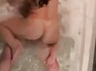 couple fucking in motel bathtub