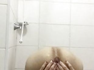 bañando, con-el-puño, masturbación, mayor, amateur, anal, polla-enorme, corrida-interna, jóvenes18, vieja