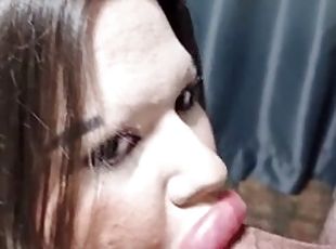 Huge-lipped bimbo with the biggest DSLs in the world sucks a fat gu...