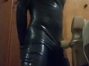 orgasmi, amatoriali, sadismo-e-masochismo, feticci, latex, solitari, corde-cinghia-sadomaso