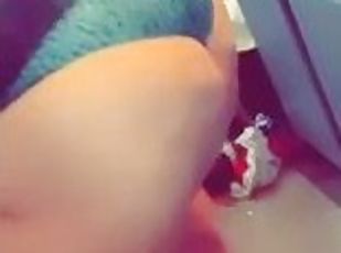 Who wants some vids of this fat ass twerking ? Add snap Rainbowmagi...