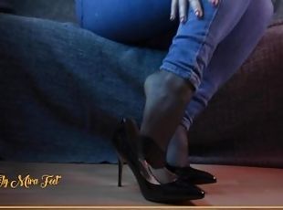 FULL VIDEO Curvy Teen in Jeans Stockings and Shiny High Heels. Cum ...