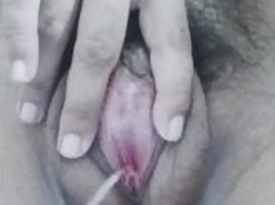 girl pee while playing her pussy