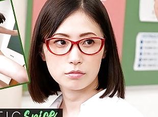 Deviante Cute Japanese wife cheats with her teacher colleague and g...