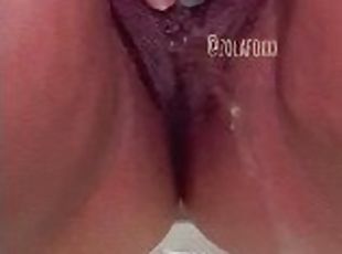ZolaFoxxx after gym squirt in bathroom????playing until I squirt on...