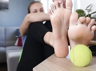 Relaxing her sweaty feet after a tennis match (POV foot worship, sn...