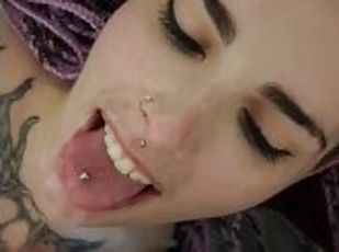 enorme, amateur, babes, mamada, chorro-de-corrida, polla-enorme, tragar, facial, corrida, tatuaje