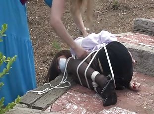 in-afara, joc-cu-chiloteii, lesbiana, milf, bdsm, ciorapi, legatura, blonda, fetish, bondage