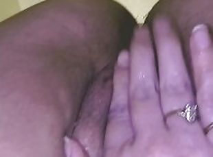 klitta, masturbation, orgasm, fitta-pussy, kvinnligt-sprut, lesbisk, tonåring, massage, fingerknull, slyna