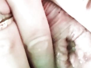 Close up: squeezing the cum out of this creampied pussy