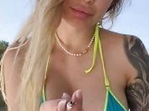 tetas-grandes, público, madurita-caliente, adolescente, zorra-slut, rubia, tetas, fetichista, a-solas, fumando