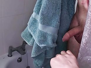 LUCKY STEPSON GETS A SURPRISE BLOWJOB AFTER SHOWER