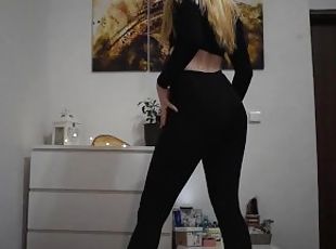 Strip Tease in Leggins Because I Want to Show You My Pussy ????  Mi...