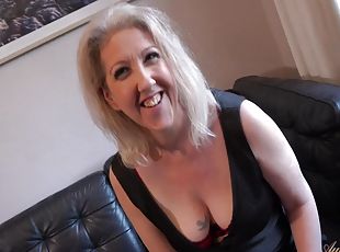 maman-et-garçon, vieux, mature, ejaculation-sur-le-corps, milf, ejaculation-interne, jeune-18, blonde, britannique, fantaisie