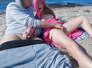 Mutual masturbation on the beach, NO cumshot, as camera discharged?...