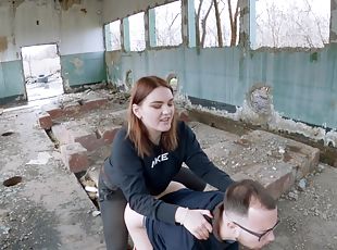Beautiful Girl Fucked Her Boyfriend On An Abandoned Car After Cunni...
