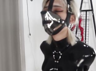 bdsm, blond, maskiner, fetish, latex, solo, kvælning, dominans, høje-hæle