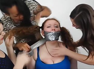 joc-cu-chiloteii, lesbiana, bdsm, taratura, ciorapi, inceandu-se, bondage, umilire, dominare, bruneta