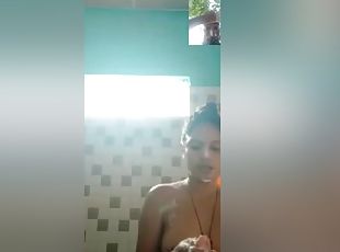 Today Exclusive- Desi Girl Showing Her Bathing On Video Call