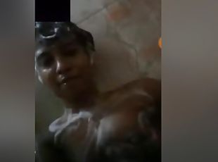 Today Exclusive- Desi Village Girl Bathing On Video Call