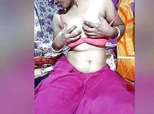 Today Exclusive-sexy Desi Bhabhi Boobs Pressing And Kissing On Live...
