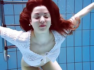 Polish beauty Marketa nude in the pool