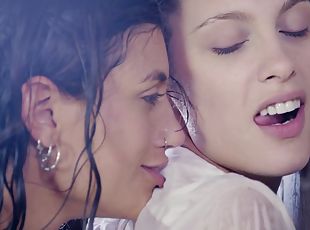 Erotic Lesbian Sex in Shower Julia Roca - Nikita Bellucci Summer Me...