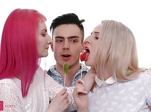 Guy tempted into sex with blonde and her pink-haired bestie