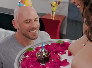 Ella Knox gives Johnny Sins her big boobs as birthday cake