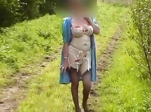 Hot Mature In Sexy Dessous neckt auf dem Highway